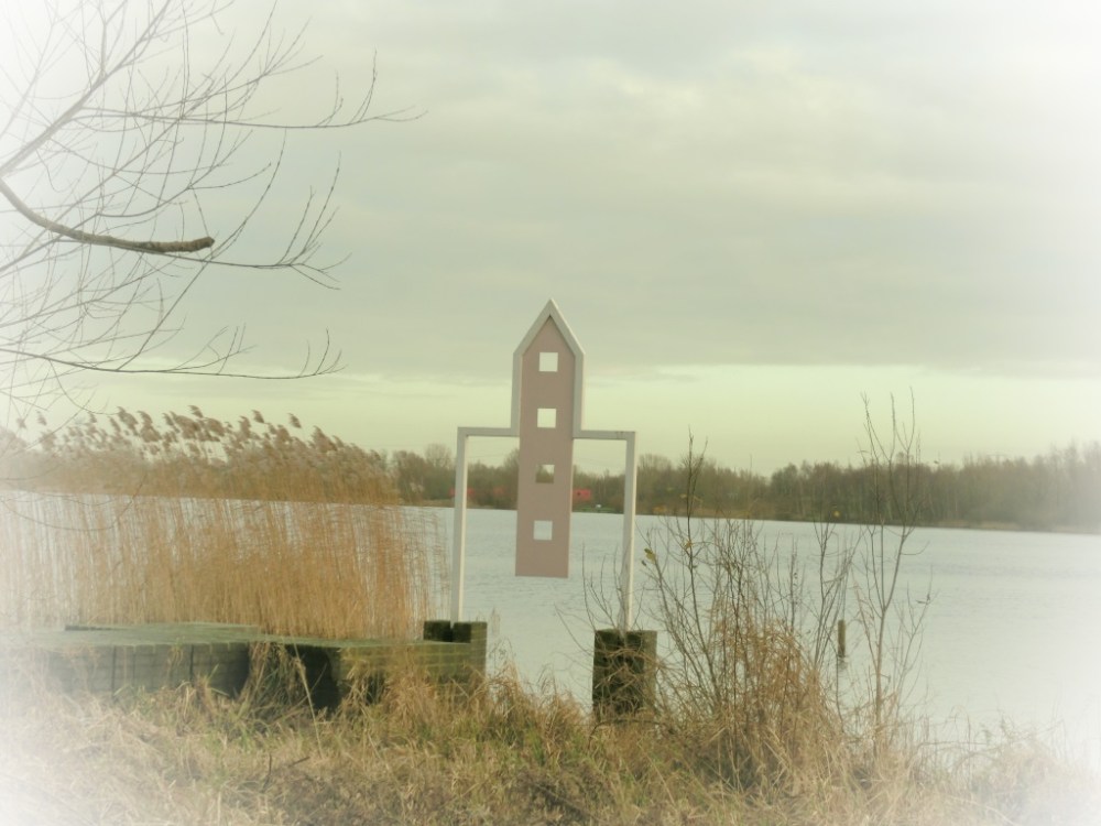 Kunstwerk bij de plas