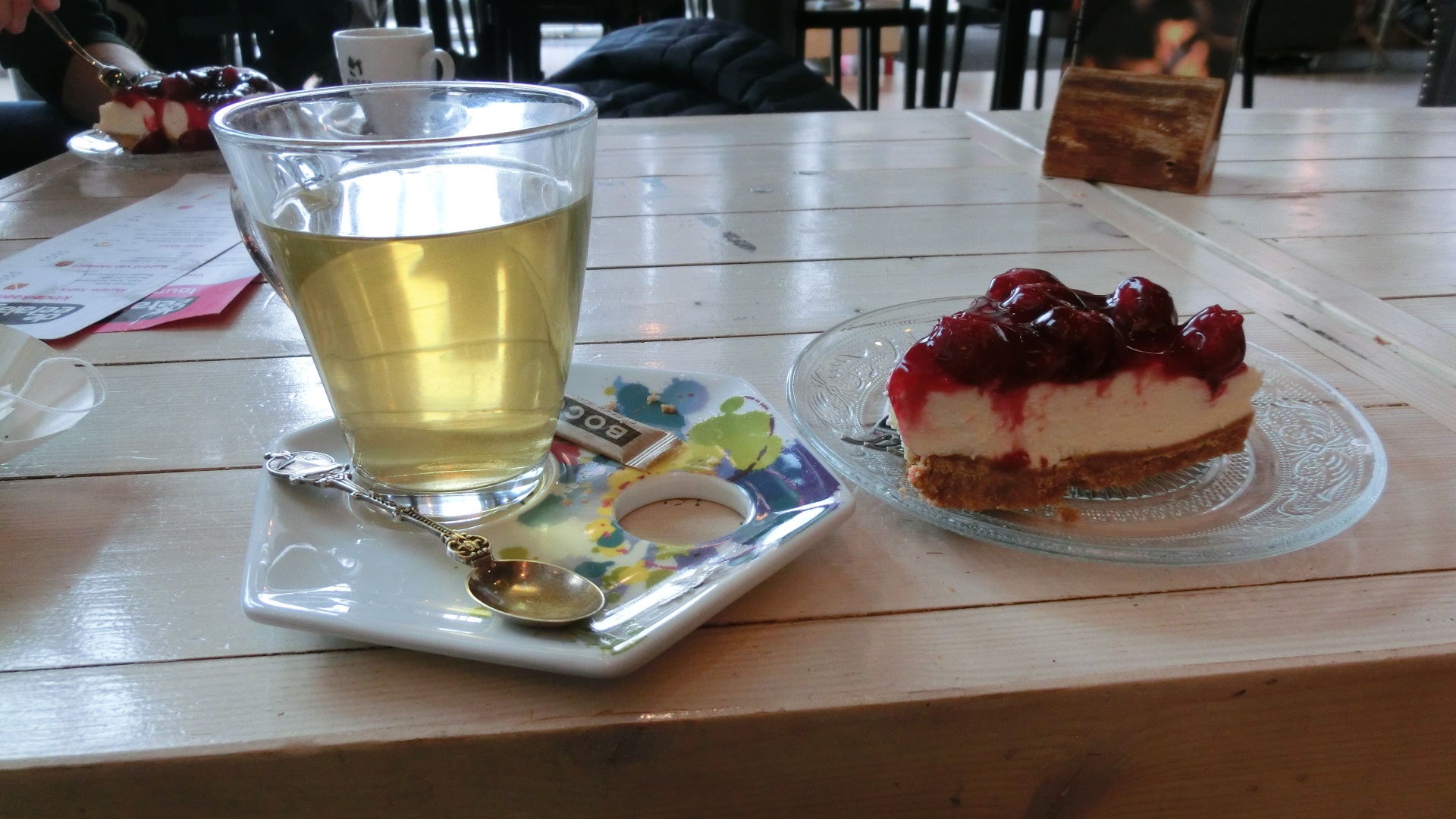 Thee en zelfgemaakte taart bij lunchroom de Eetalage