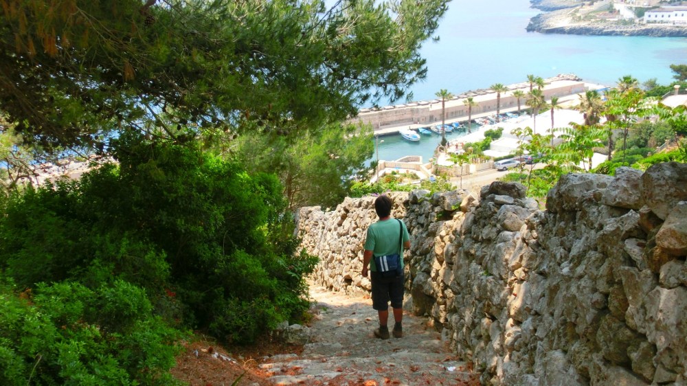 Stenen pad naar beneden