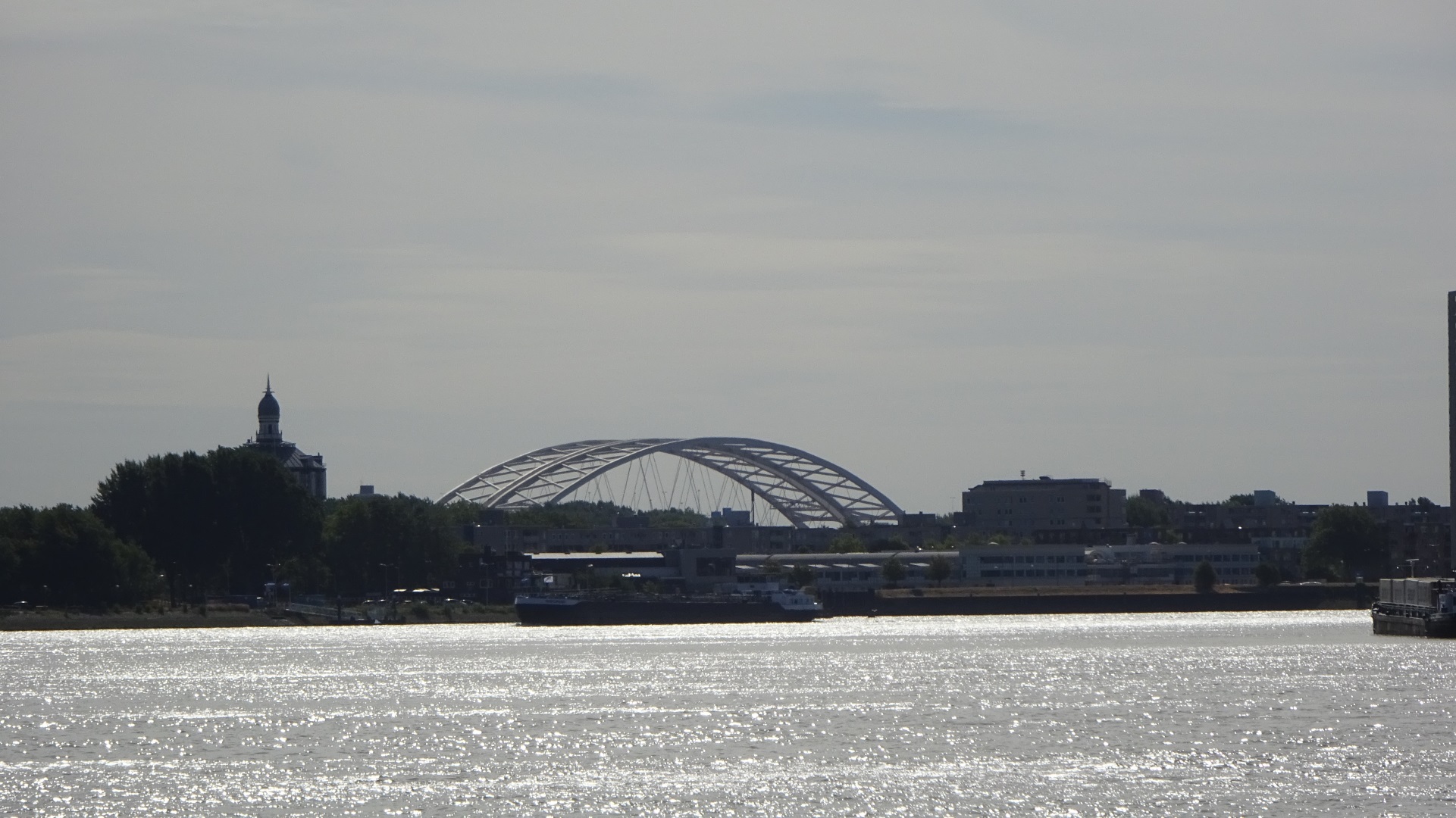 Uitzicht op Van Brienoordbrug en DWL terrein