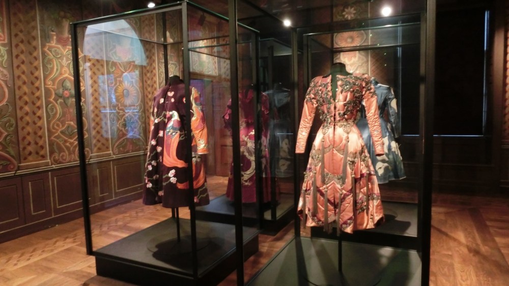 Jurken van Fong Leng