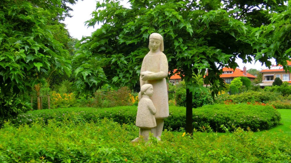 de Kinderverzorgster van de Nederlandse beeldhouwer Dick Bus