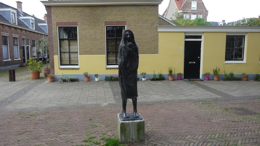 jonge vrouw in Berberse kledij